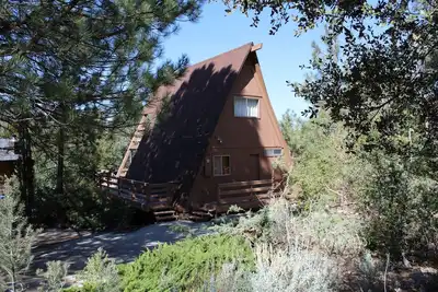 Image de Happy Quail A Frame cabin