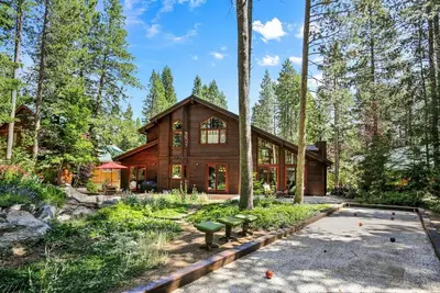 Image de Majestic Woods at Tahoe Donner By Tahoe Getaways w/ Private Hot Tub and Hoa Beach, Pool, Tennis