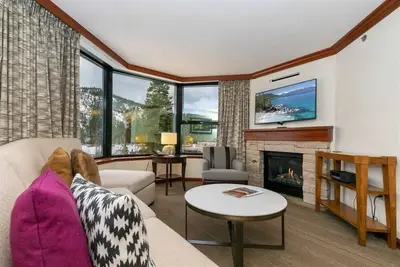 Image de Palisades Tahoe- Resort at Squaw Creek 2 Bd/2 bth Fireplace Suite.