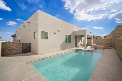 Image de Three Trees Saltwater Pool Place-Heated Pool