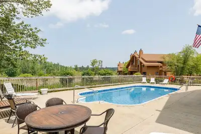 Image de 2 bedroom 2 full baths, Private heated pool, sleeps 6, Near Lakes, Schuss course