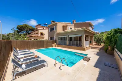 Image de Villa \"Paca\" avec piscine, climatisation, cheminée, Wi-Fi et jardin