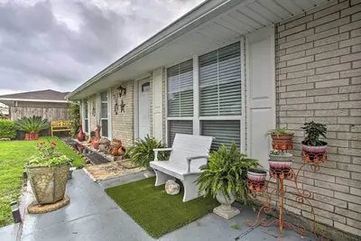 2 Mi to Tpc Louisiana: Avondale Apt w/ Patio
