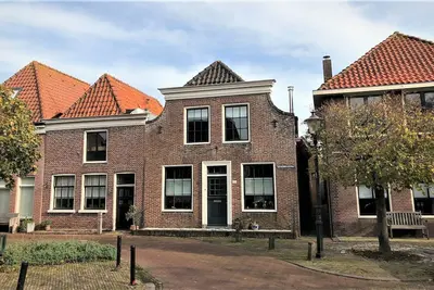 Image de VanGogh House Medemblik, historic vacation home in old town, with fireplace