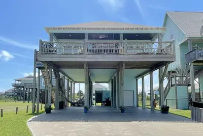 Image de Anchor House - Coastal home with gulf views & 3 minute walk to the beach!