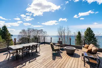 Image de Waterfront 2 Br, 1 Ba, firepit, & roofdeck for panoramic views of Lake Superior