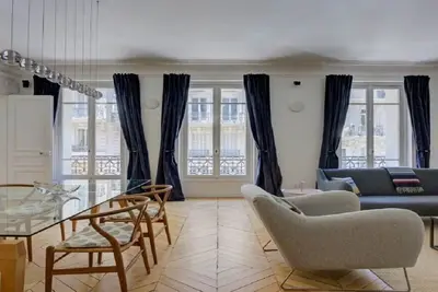 Image de Champs Elysees Grandeur-Etoile Monceau 250m2 5 Bedroom Family Abode
