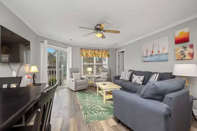 Image de Après Surf: Coastal Condo with Pool, Convenient to Beach and Shopping