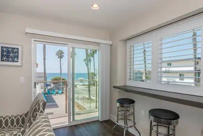 Image de Fantastic Oceanside Condo Across Street From Beach w/Free WiFi & Private W/D
