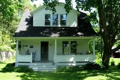 Image de Summer Cottage - Bike to Lake Waramaug