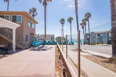 Image de Modern condo near the beach with ocean views & garage parking
