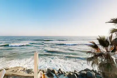 Image de Serene beachfront retreat with amazing views, furnished deck, washer/dryer & Ac