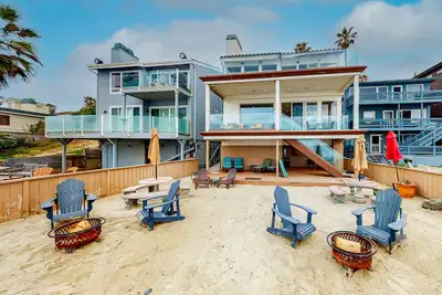 Image de Luxury Oceanfront Condo: Sunset Views, Balcony & Firepit