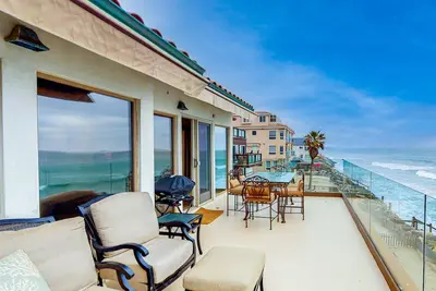 Image de Luxury Oceanfront Condo: Sunset Views, Balcony & Firepit