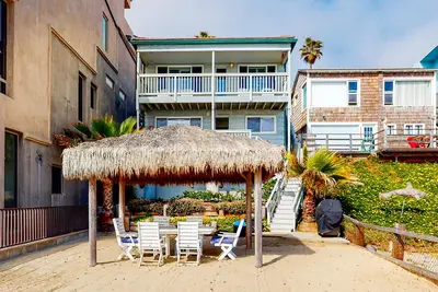 Image de Bright, attractive family house right on beach w/firepit, free WiFi, private W/D