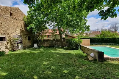 Image de Grande maison avec jardin et piscine