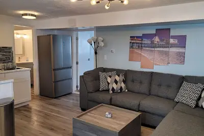 Image de Recently remodeled condo just steps to the beach