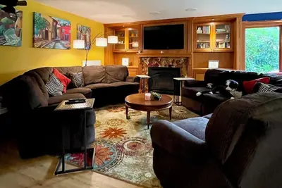 Image de Beautiful Central Tacoma 2 bd/2 ba Condo on golf course. Pet-1 medium dog ok
