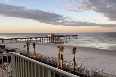 Image de Aruba 303 -Sparkling New Beachfront 3 Br Condo In Daytona Beach Shores.