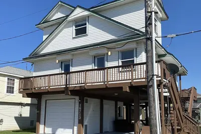 Image de New House Listing! Dates Still Available! On The Water! Wifi\/Dogs Ok!