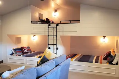 Image de 4br Modern Th w/ Awesome bunk room. . . Ask about summer Monthly rates