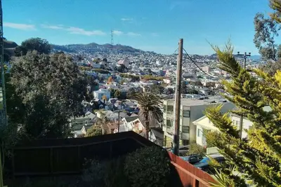 Image de Hilltop House Guest Suite with Stunning View with very easy street parking