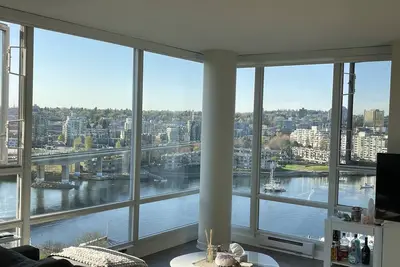 Image de Water View Yaletown Suite - 90 days min