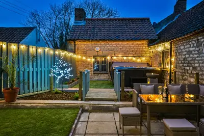 Image de Private garden rooftop terrace with hot tub