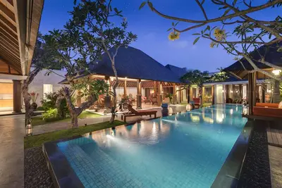 Image de Serene luxury in lush gardens — Bali Villa 1124