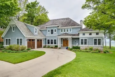 Image de Luxury Retreat with Lake Views, Hot Tub, Fire Pit & Association Pool
