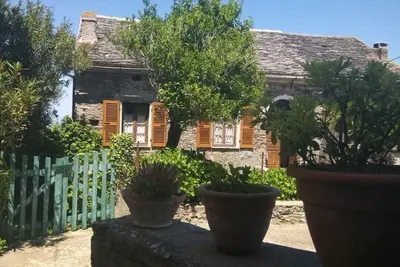 Image de maison typique village corse