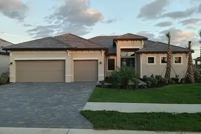 Image de Beautiful Gated, New Construction, Pool Home