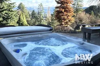 Image de Luxury Home—Fireplaces, Hot Tub, Fire Pit, Soaking Tub & Stunning Views for Ultimate Relaxation!