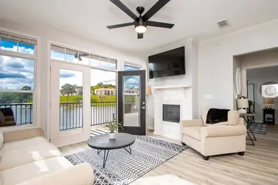 Image de Newly Remodeled! Lakefront Condo. Lake Hamilton panoramic view w/ 2 balconies