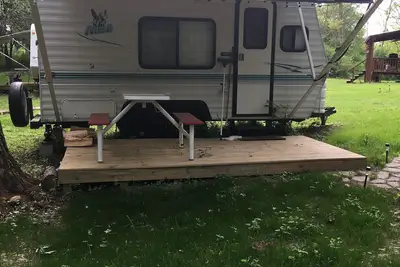 Image de Small camper in the country