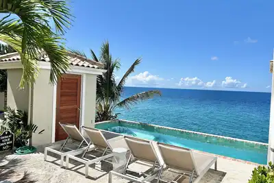 The Pearl At Cane Bay—Luxury One Bedroom Waterfront Home