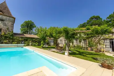 Image de Piscine chauffée, calme, proche des villes historiques, dégustation de vins.