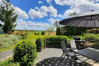 Image de Ruhige und Sonnige Ferienwohnung mit Eigener Terrasse und Aussicht in die Natur