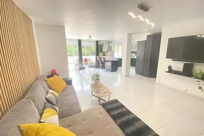Image de Villa 6 personnes /piscine/jacuzzi/campagne/terrain de pétanque/15 km Bandol