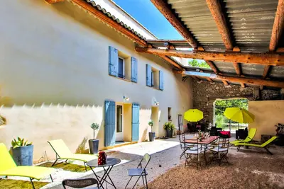 Image de Belle maison à Merindol avec WiFi