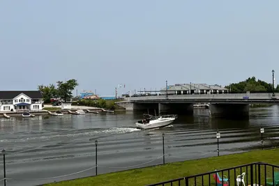 Image de Dock Life Beach 1 - Cottage 2, Riverside 3 bedroom, 3 min walk to Beach 1