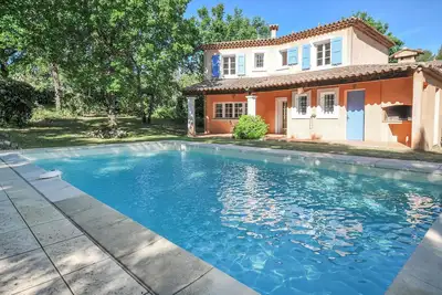 Image de Magnifique maison Ă Fayence avec WiFi