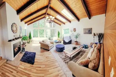 Image de Forest Retreat ~ Pvt Creek Trail, 15 min to downtown