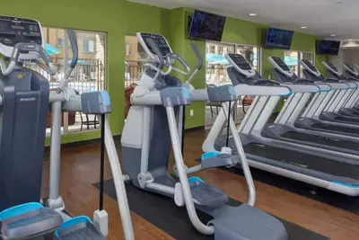 Image de Hidden Gem - Luxury 2b/2b Condo fully furnished!