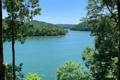Image de Spectacular lake front home, wide water views, and just 10 minutes off I75!