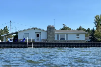 Image de Amazing waterfront and sunset views!