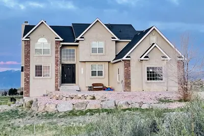 Image de Massive Spacious House with Views, Adventure and Location