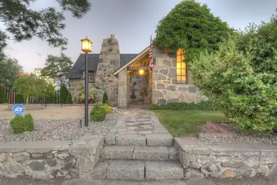 Image de *Big Summer Discounts* Stone Minerva Estate~Groups