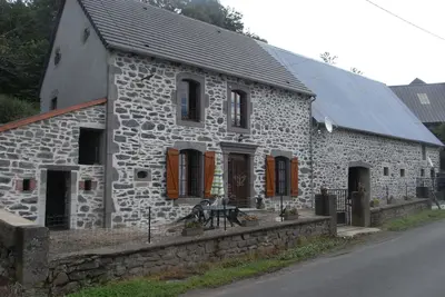 Image de Gite 5 personnes accessible par le coté de la maison. Wifi gratuit