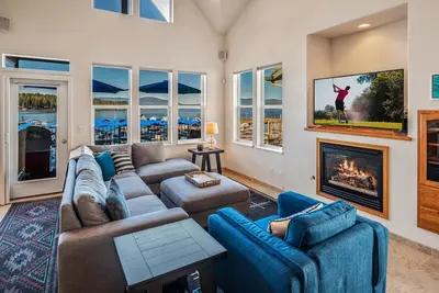 Image de Hope Waterfront Condo at Holiday Shores | Waterfront View